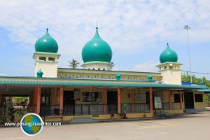 Masjid di simpang empat, Malaysia